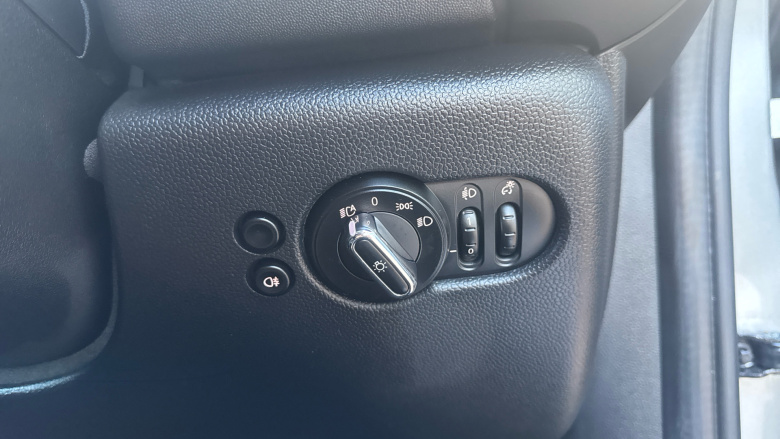 MINI Hatchback 1.5 Cooper Classic 3dr Auto Petrol Hatchback